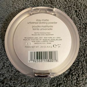 Clinique Invisible Matte, stay-matte universal blotting powder. New